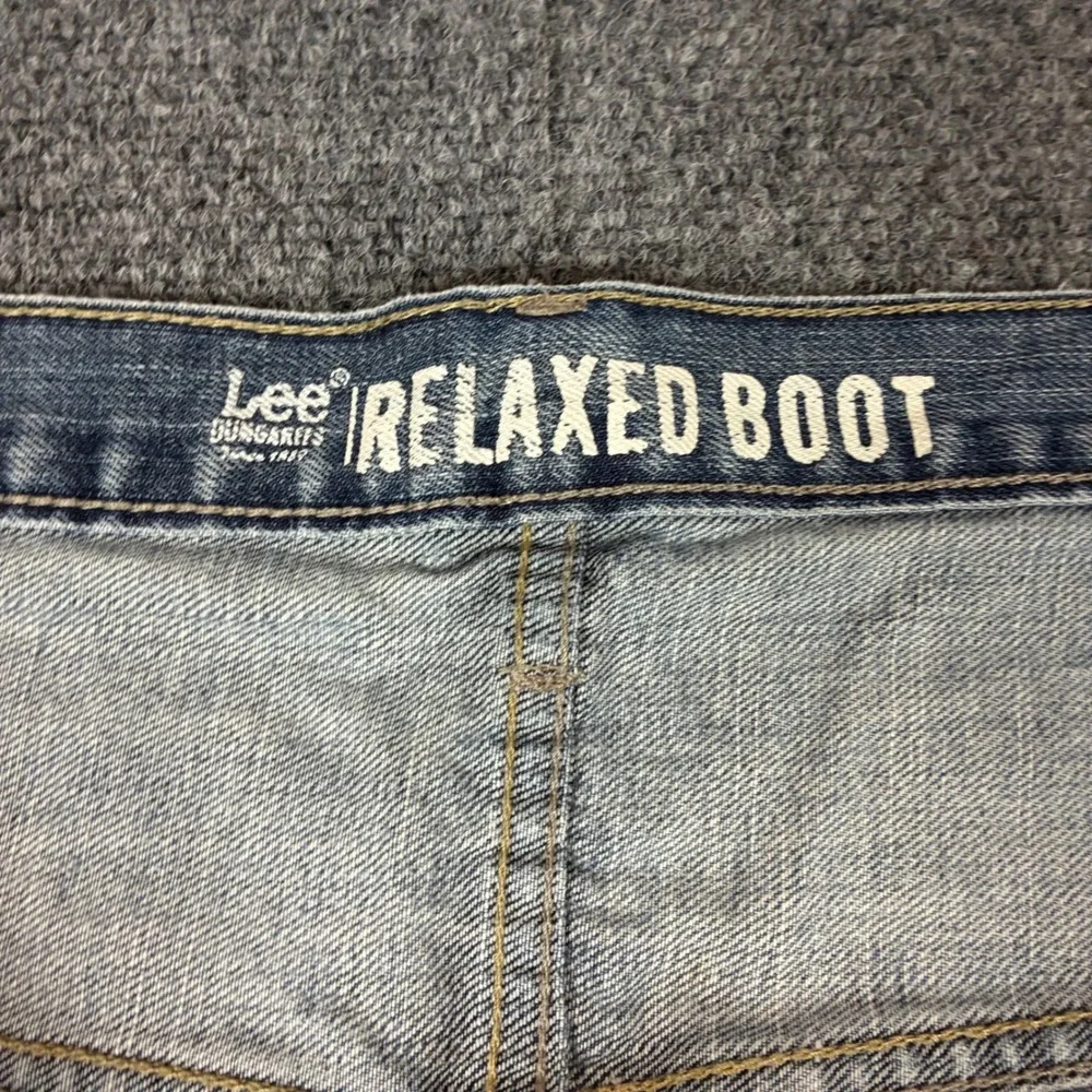 Lee Dungarees Relaxed Boot Jeans Mens Size 52x30 Light Wash Blue Denim Bootcut